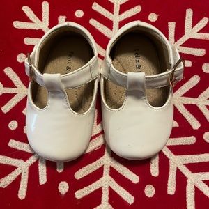 Felix & Flora White baby shoes girl 12-18 months
